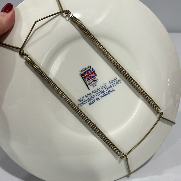 Weatherby Royal Falcon Roses Floral Design Plate Gold Patterned Rim England - Picture 5 of 11